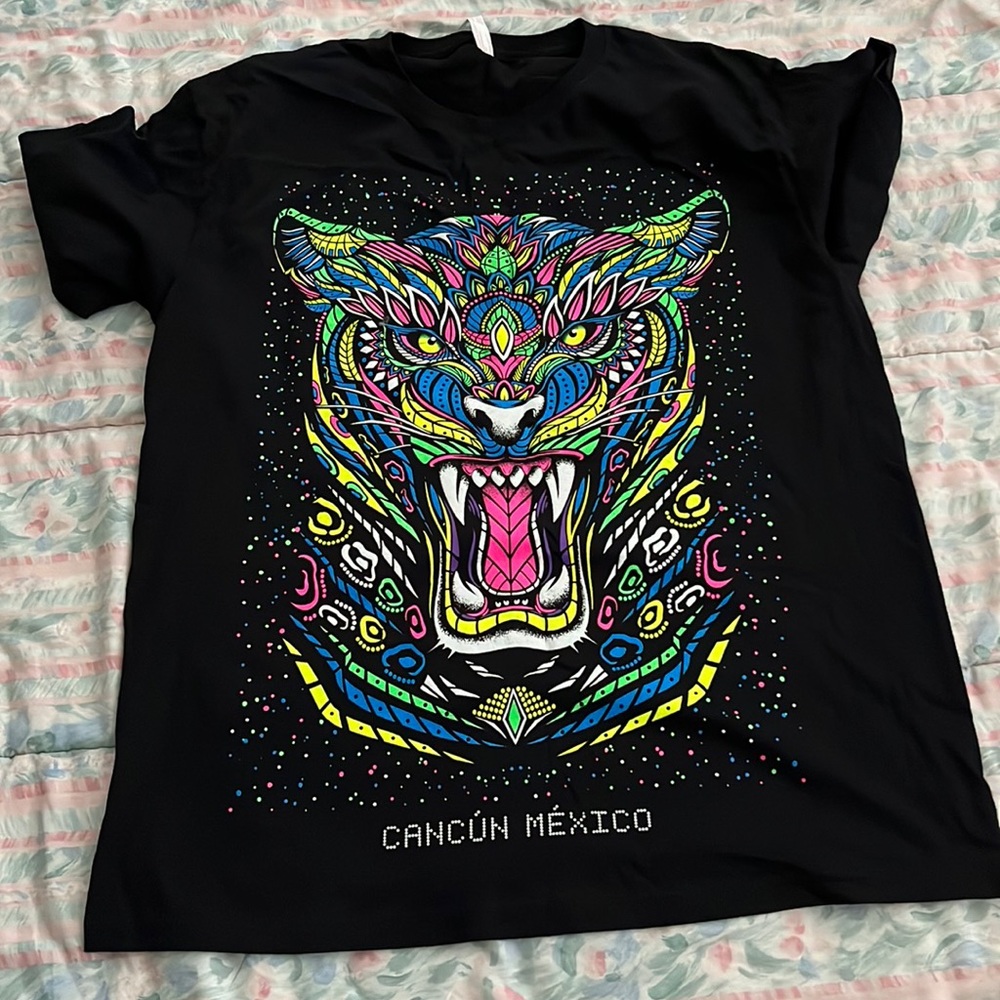 Black shirt Cancun